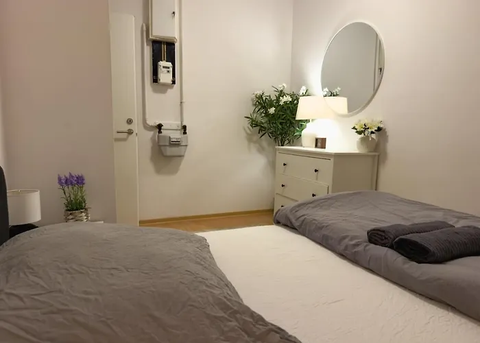 Apartment Elegant 3-bedroom Flat Near Messe And Old