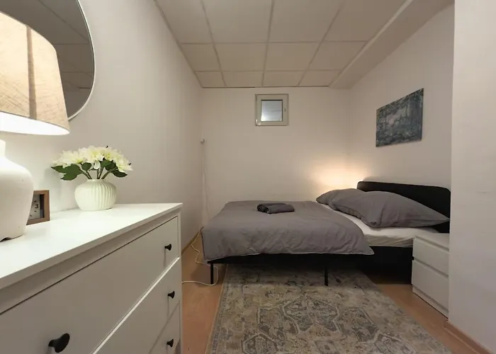 Elegant 3-bedroom Flat Near Messe And Old Apartment